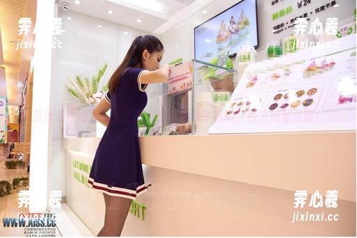 爱丝新作图包，人工操作少女们似乎在说：别光顾着走啊！
