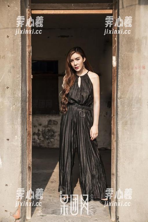 GIRLT果团网-王语纯 GIRLT果团网 - 新鲜出炉的王语纯裤里丝美图,每一根丝都在诉说一个行业锅!