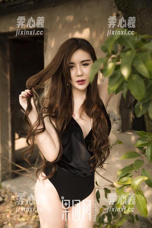 GIRLT果团网-王语纯 GIRLT果团网 - 王语纯和她的短裙,你会不得不承认,那高清美图下的韵味很难抵挡。