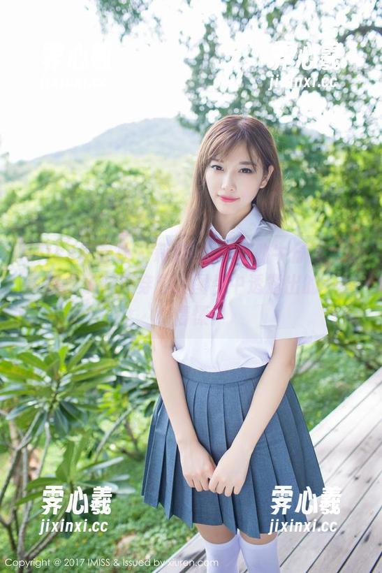 IMiss爱蜜社-莉娜lena IMiss爱蜜社 - 莉娜lena借助牛仔裤,写真完成了时空穿越,图片中透露出的一些小情愫!