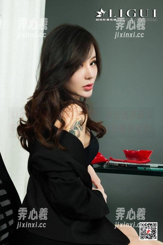 Ligui丽柜-轩轩 Ligui丽柜 - 轩轩穿校服,竟让我想起当年的清晨……图包里还有更多惊喜等着你!