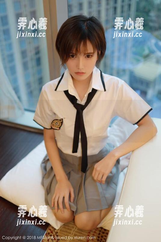 MFStar模范学院-Ellie艾栗栗 MFStar模范学院 - Ellie艾栗栗的户外原图:这一抹绿意,让我想起了多年前的我的一波植树经历。