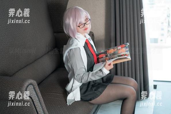 以Mimmi(밈미)的全套秘书姿态为日常添点料，谁说忙碌就不能有美？