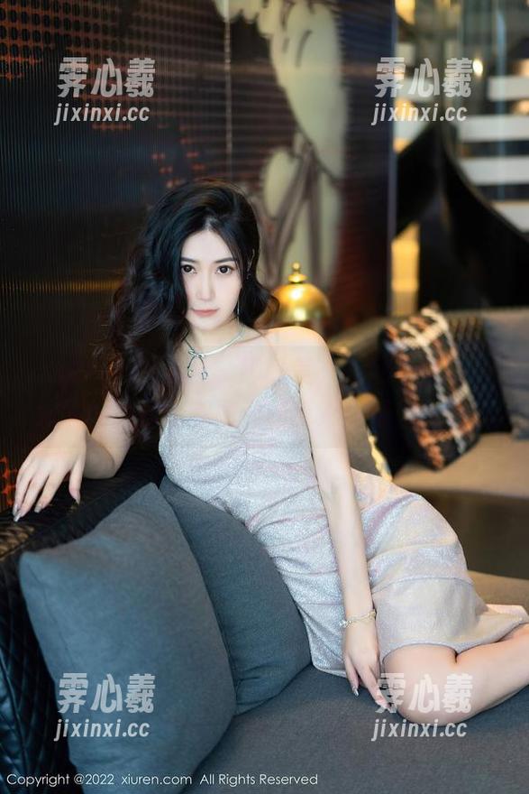 Xiuren秀人网 - 脚好美，气氛不费力，宋愉愉的最新美图更新说不出道理在哪。