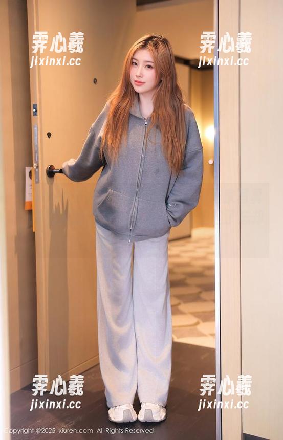 Xiuren秀人网-明日花桃桃 Xiuren秀人网 - 明日花桃桃的居家写真,原图犹如窗外的微风,让我想起了忘却的轻松与自在。