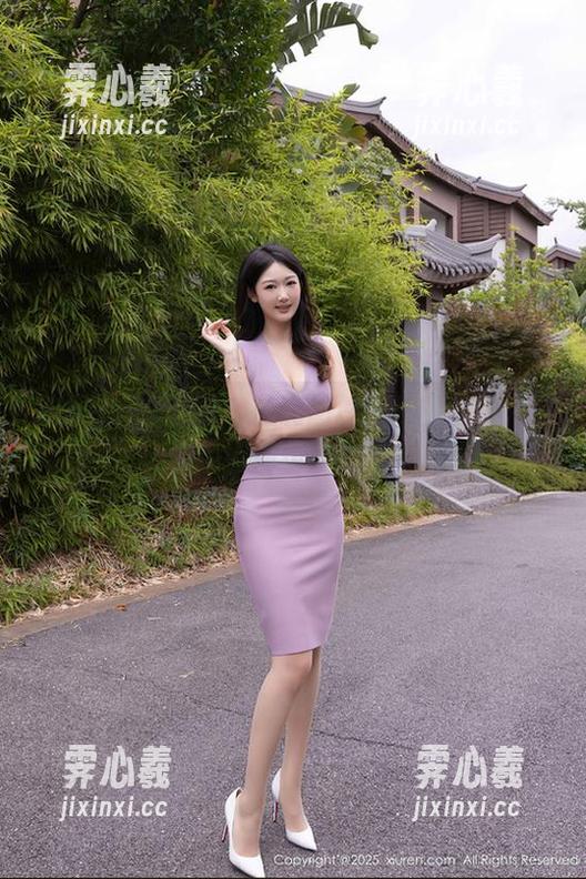 Xiuren秀人网 - 萝莉悠悠酱长腿在线，图集中臀部也要抢镜！