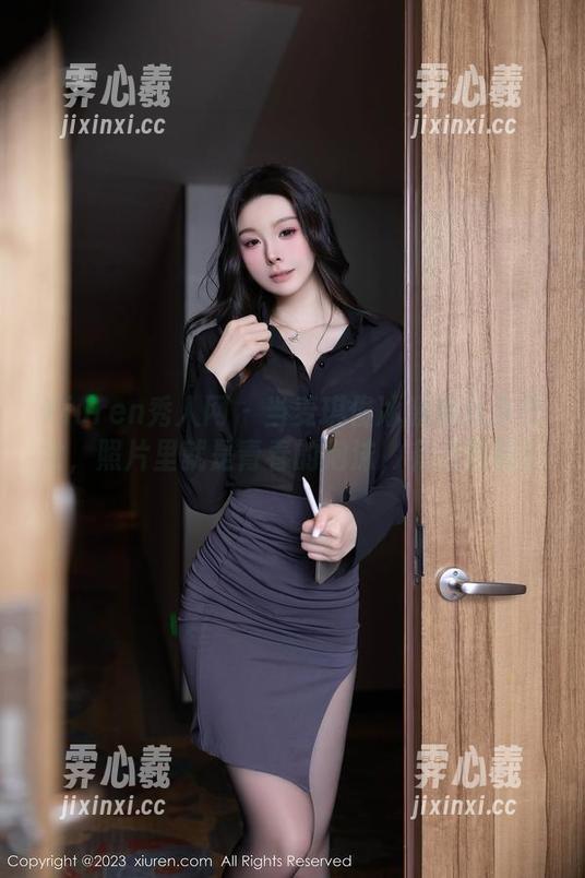 Xiuren秀人网-麦琪绫冰激淋 Xiuren秀人网 - 当麦琪绫冰激淋化身少女,照片里就是青春的泡沫,有点飘啊!