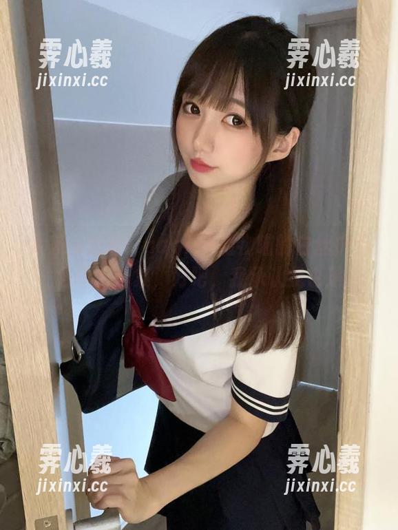 大家都想看！nagisa魔物喵的白丝护士包原图合集，好吧，我承认我也是