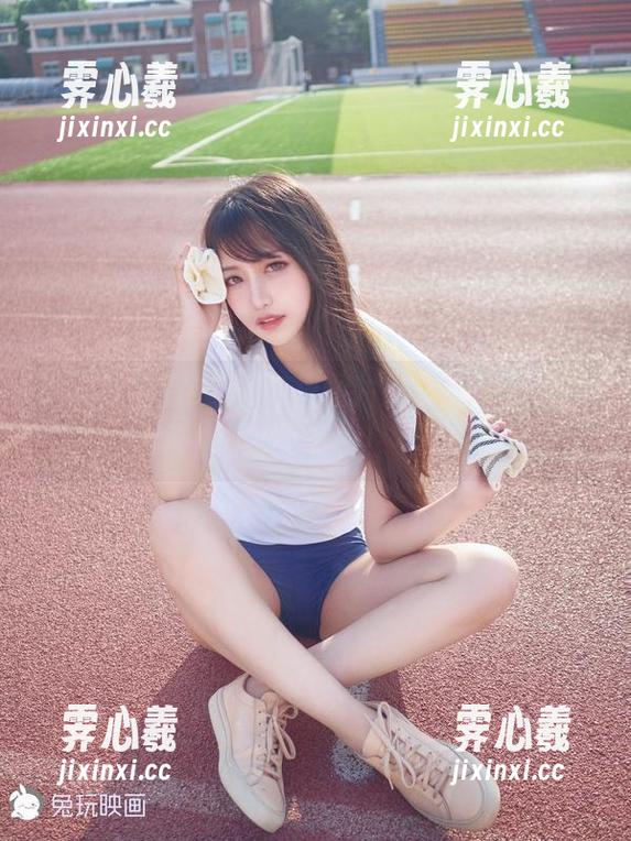 兔玩映画在线，JK裙图片带你重温校园的甜而复杂！