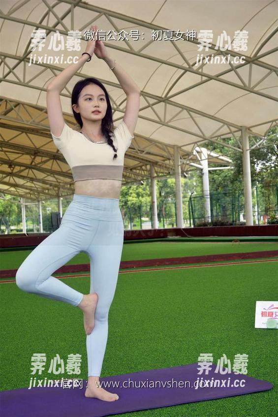 初夏女神-柒柒 初夏女神 - 柒柒专属礼服套图:这些裙子有多美?反正我就想躲起来穿着,再也不见别人了!