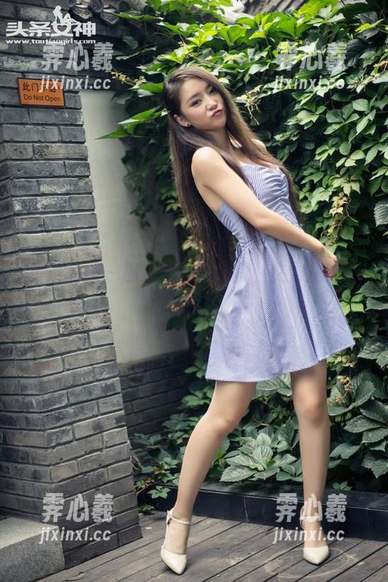头条女神-文雪 头条女神 - 图库中的粉色梦,文雪站在风口浪尖上。