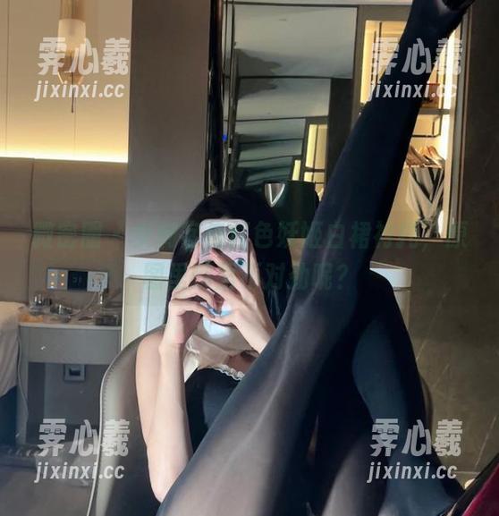 女刺客 微密圈 - 女刺客与红色妖姬白裙衬托,原图里哪里不对劲呢?