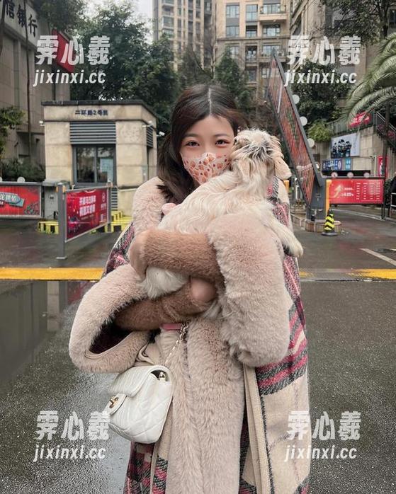 微密圈 - 妮是老虎的定制作品吊带让我反思，穿衣有必要那么大尺度吗？