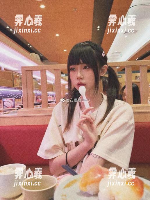 安曜曜 全套原图:安曜曜连衣裙的‘天真’与‘挑衅’