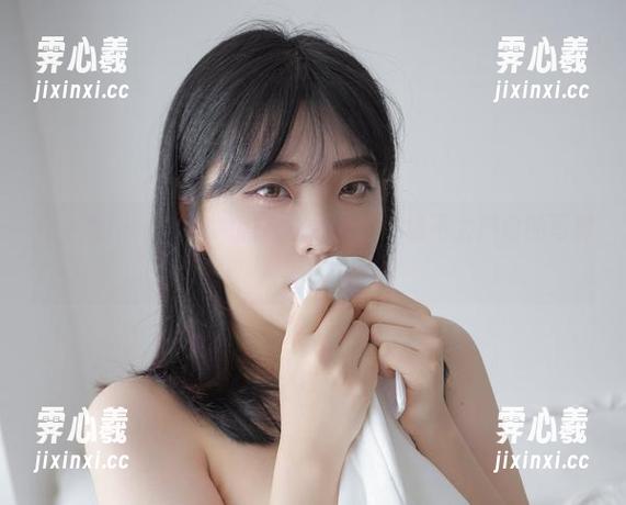 宋哈娜(송하나)和她的灰色情结：一场不太严肃的写真旅程