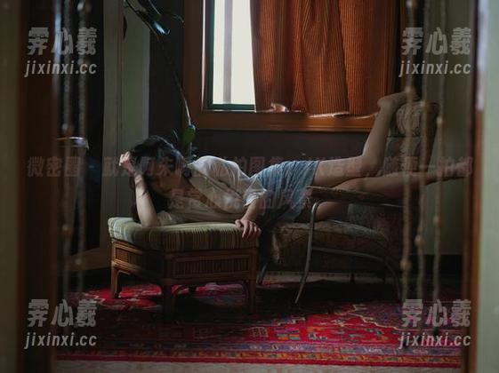 微密圈 - 就是阿朱啊的私拍图集：JK造型，随便一拍都是赏心悦目的风景。