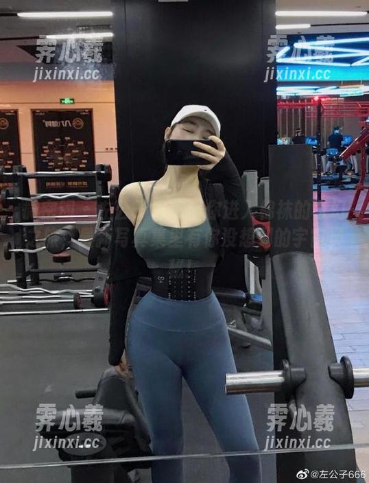 左公子666 微密圈 - 左公子666带你进入棉袜的奇幻之旅,最新写真集里有你没想到的宇宙奥秘!