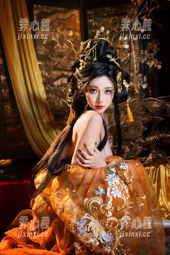 年年Nnian 年年Nnian,未亡人的深邃眼神,谁能不为这壁纸心动?