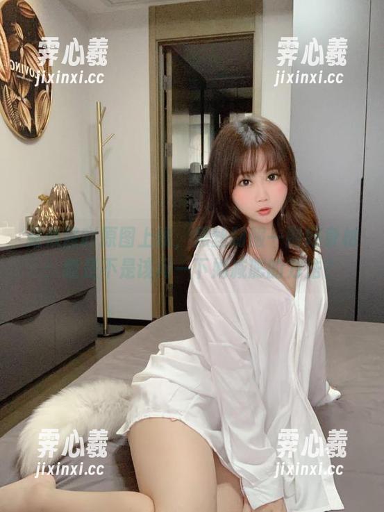 是依酱吖原图上线，黑丝制服一副好身材：我是不是该问一下她减肥的方法？