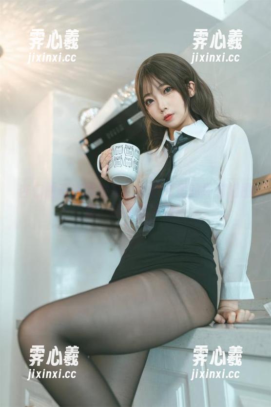 杏仁曲奇在线发布：生徒会里的坏猫猫图集，真不想冲动！