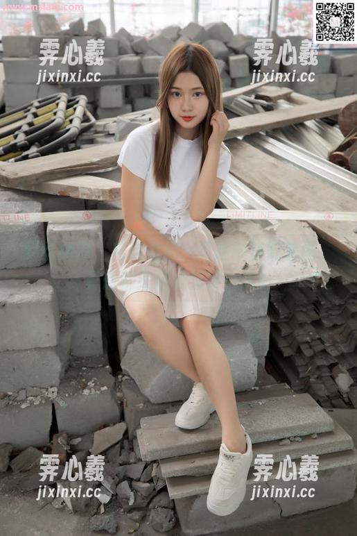 梦丝女神-灵唯 梦丝女神 - 电喵魅影:灵唯的浴缸套图,真想就在这水里泡一天!