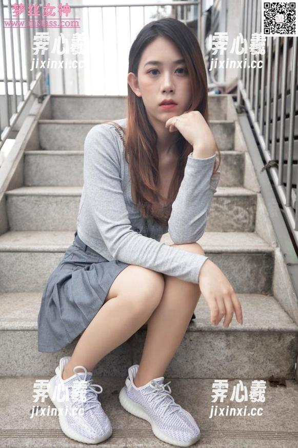 梦丝女神-魏婷婷 梦丝女神 - 图片中的魏婷婷,黑袜子与家居的微妙碰撞