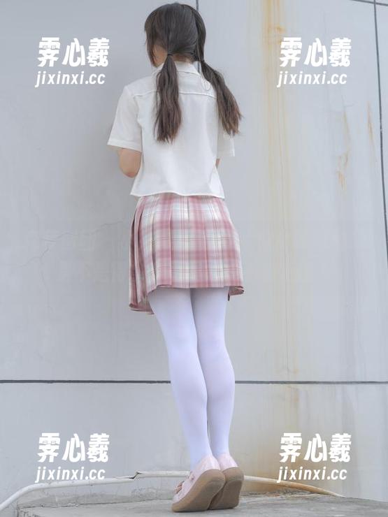 森萝财团-小奶糕Milky 森萝财团 - 小奶糕Milky的兔女郎图包:是不是得拿个面具才能看到后面?