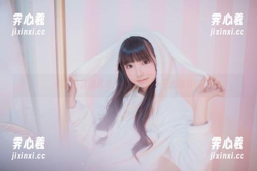 和服外套的私拍：樱群在镜头下的随性美