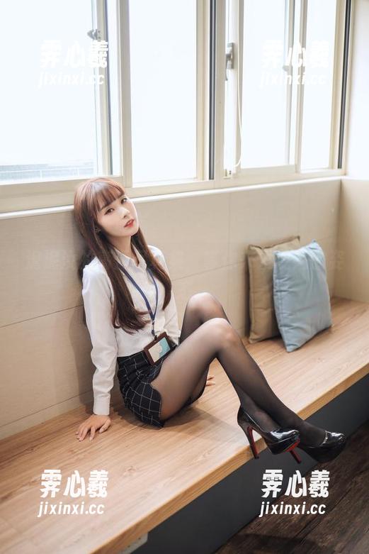 泥泥汝的高清写真集，等你来发现她的姿态