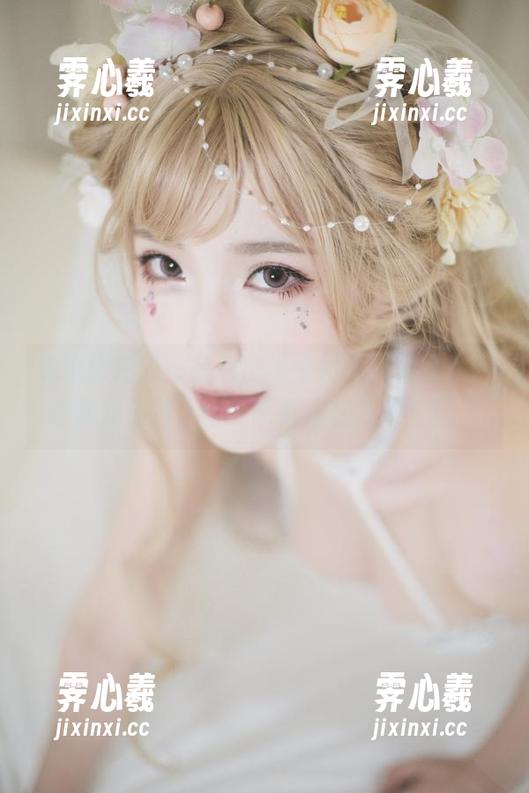 清水由乃 清水由乃的作品私房连衣裙,轻松让你一秒想起海滩,每一折都像在呼唤清风。