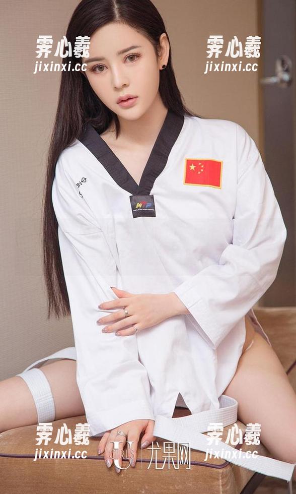 爱尤物-孟十朵 爱尤物 - 别的博主晒海边,孟十朵却玩出新花样——来看她的最新作品集!