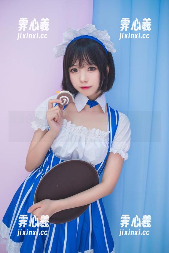 白金Saki 观看白金Saki的裸足,脚步声都软软的吧?