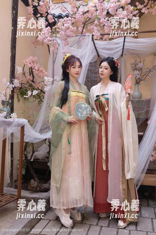 秀人网 - lingyu69的户外作品，完美诠释了“随便俯身都能是一幅画”，这身姿，太有意思了吧！