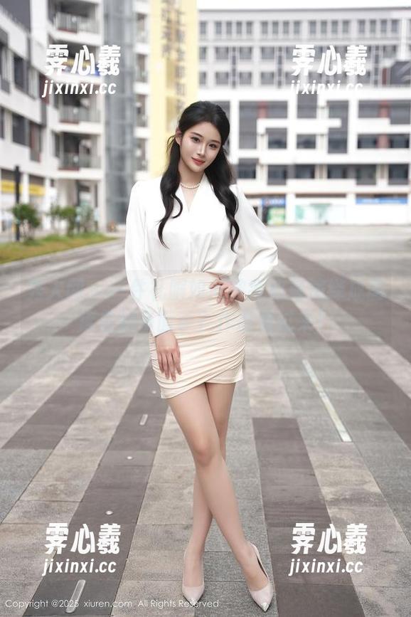 秀人网 - 一件礼服如何被余心曼演绎成图库里的多面手？作品看过来！