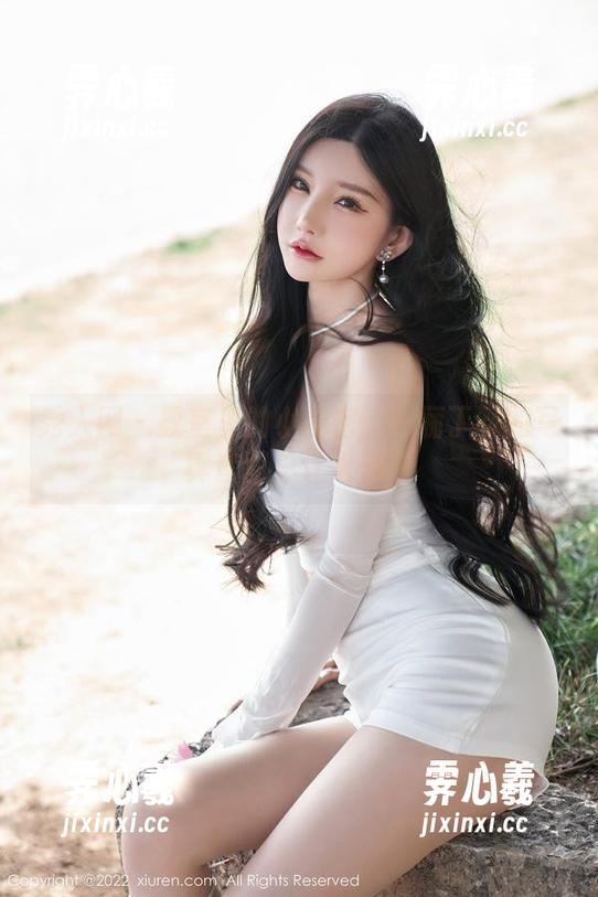 秀人网 - 教室里的小秘密：王俪丁呀的写真套图总让人想象