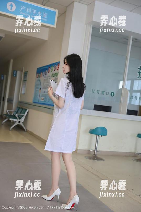 秀人网-芭比KIKI 秀人网 - 在海风中摇曳:芭比KIKI的水手服写真集大揭示