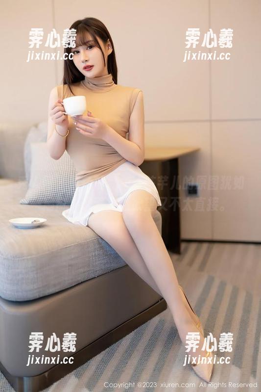秀人网 - 黑色的私拍，陈芊儿的原图犹如一扇窗，透着点点欲望又不太直接。