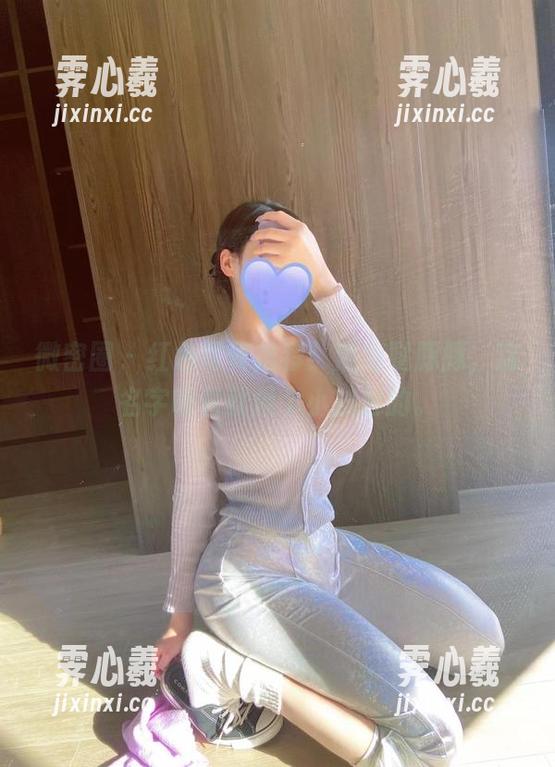 紫色哒豚豚 微密圈 - 红色写真推荐!紫色哒豚豚,这名字听着就像个小孩起的。