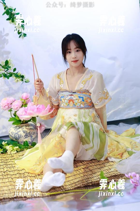 绮梦摄影-团子 绮梦摄影 - 哦,团子又来发资源了:无修无水印的图片,让人忍不住想多看一眼