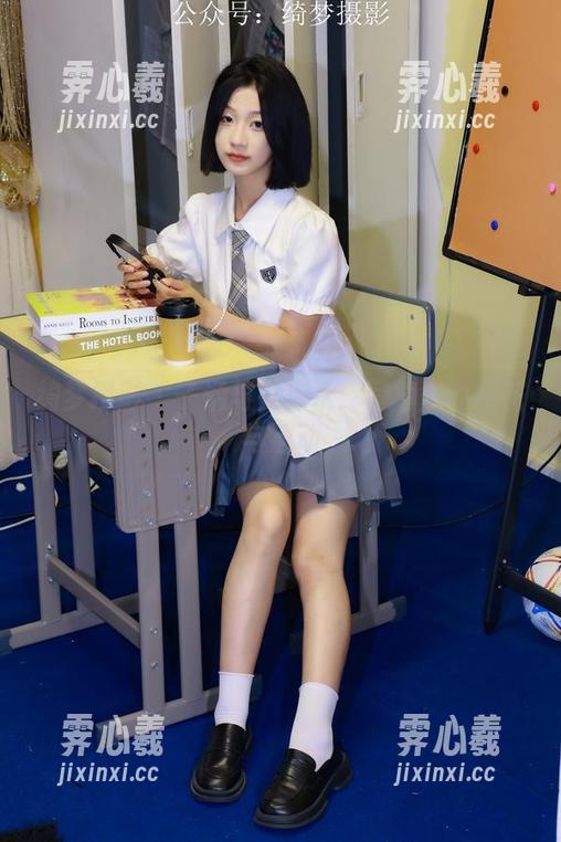 绮梦摄影-子涵 绮梦摄影 - 子涵与死库水:写真里的水花与波动