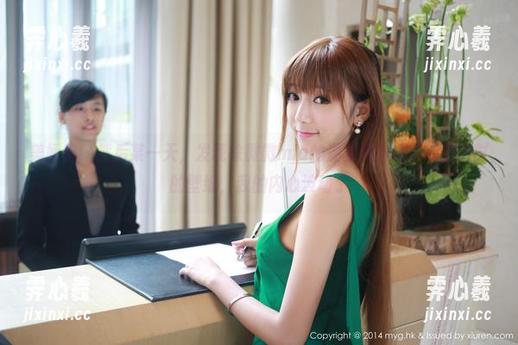 美媛馆-徐微微mia 美媛馆 - 然后某一天,发现徐微微mia的温柔写真成了我五岁时的壁纸,我的内心波动了