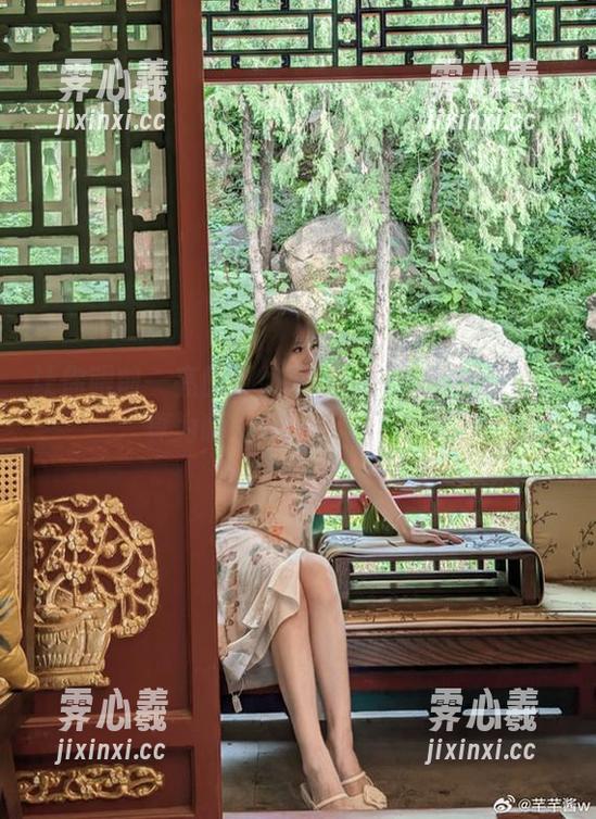 让你眼前一亮的御姐气场——芊芊酱w的写真为啥会让人停不下来？