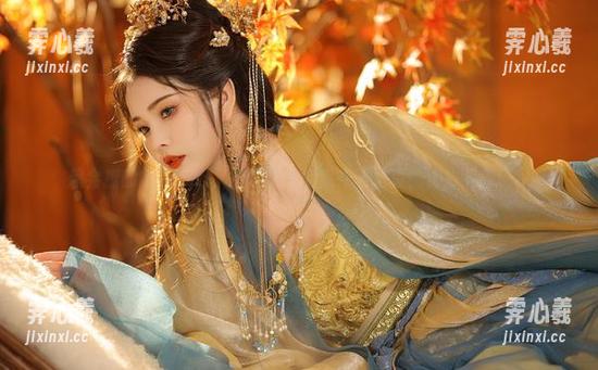 苏嫣qvq 超会撩的苏嫣qvq,裸足照偷偷藏在网盘里,快去下载吧!