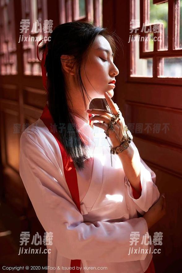蜜桃社 - 沐子熙V《婚纱》：原图不得不说的几何美？