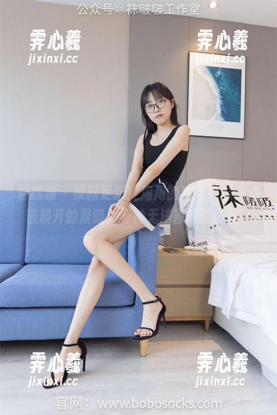 袜啵啵-周周 袜啵啵 - 原图更新!周周的裸足,像是慢慢展开的晨曦,有种无法言说的美好。