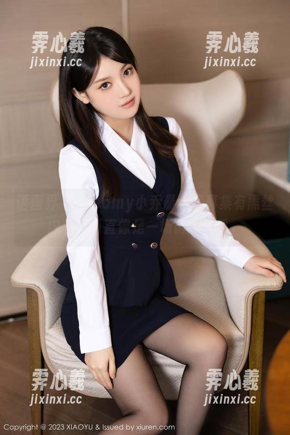 语画界-Dreamy小乔 语画界 - Dreamy小乔最新写真集有黑丝内衣,简直像是一场诱惑的秀。