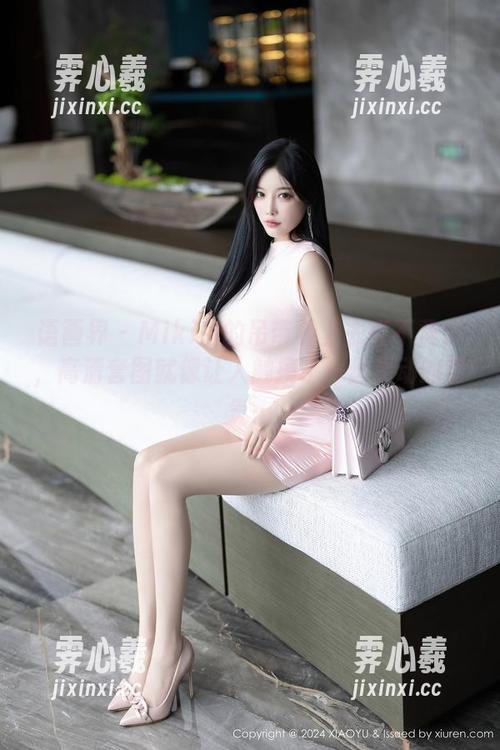 语画界-Miki兔 语画界 - Miki兔的吊带看上去毫不费力,高清套图就像让人触摸了一丝灵动的空气…