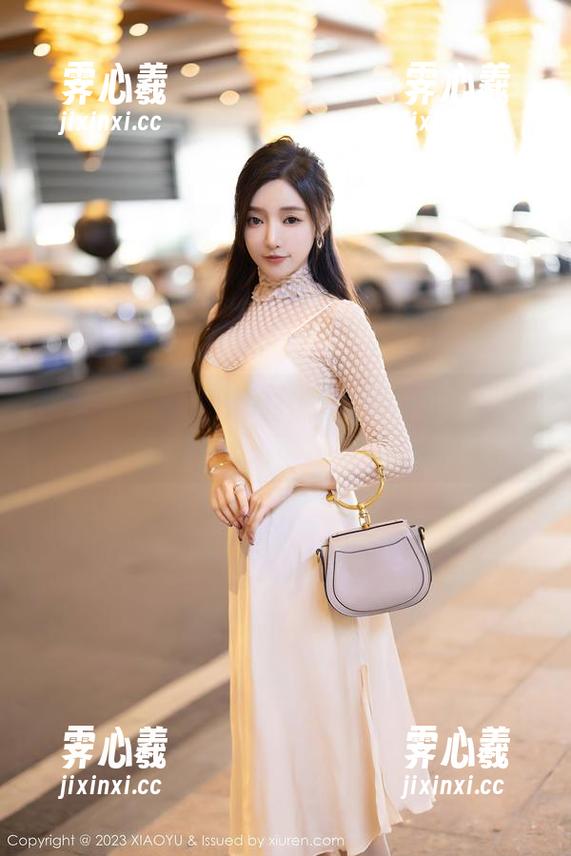 语画界 - 私拍中的Miko酱：夏日的风轻轻撩拨，不得不看！