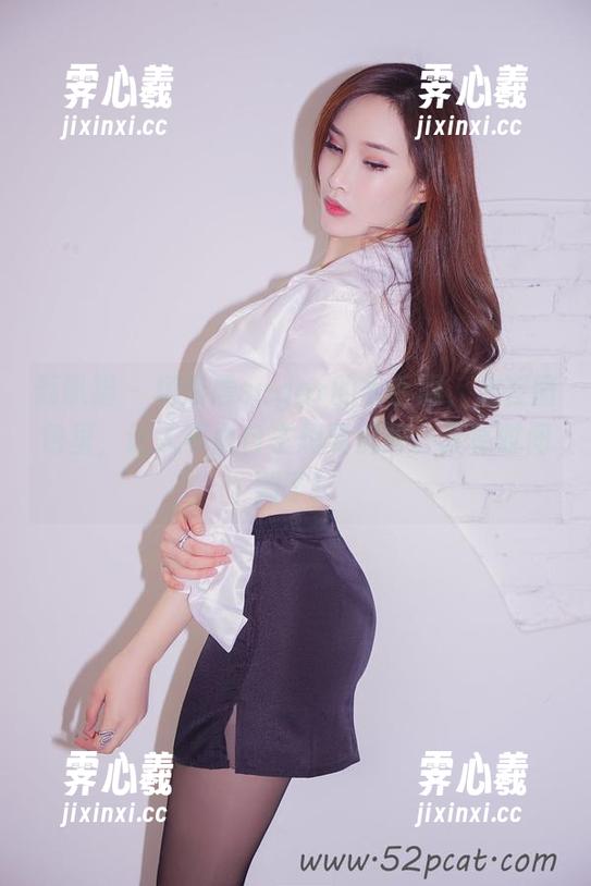 轰趴猫 - 杨晨晨sugar的水手服，放在图包里，让人不由自主想要沉醉。分享时间到了！