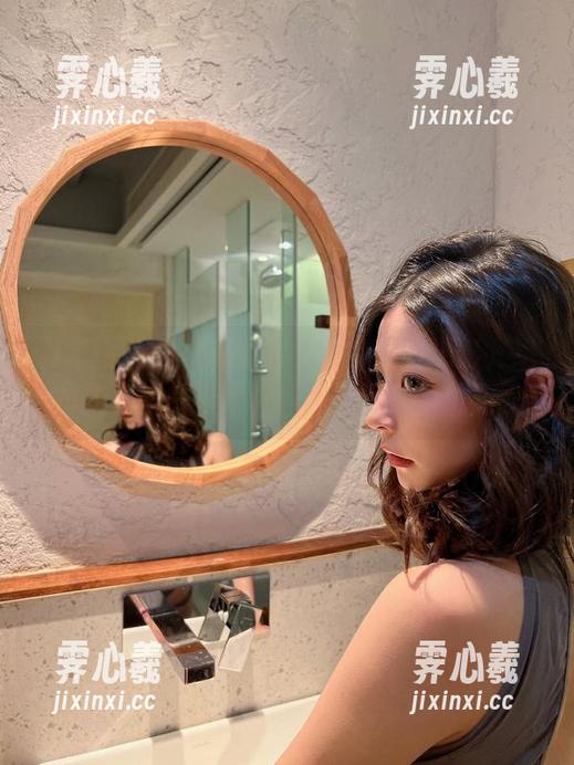 陈妮妮UNI 微密圈 - 窥探陈妮妮UNI的黑丝摄影,绝对是眼前一亮的,下次得更仔细研究。